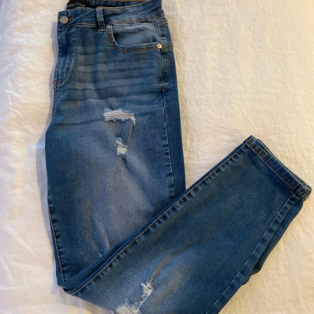 Kendall + Kylie ladies jeans, the kontour high rise size 31 jeans